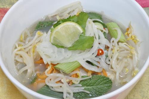 Vietnamská delikátní kuřecí polévka  – Snadné recept z Vietnam kuchyně, hotový za 45 - 60 minut